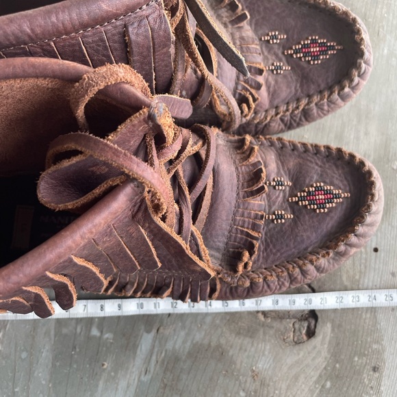 Manitobah Mukluks brown leather bootie - Picture 6 of 6